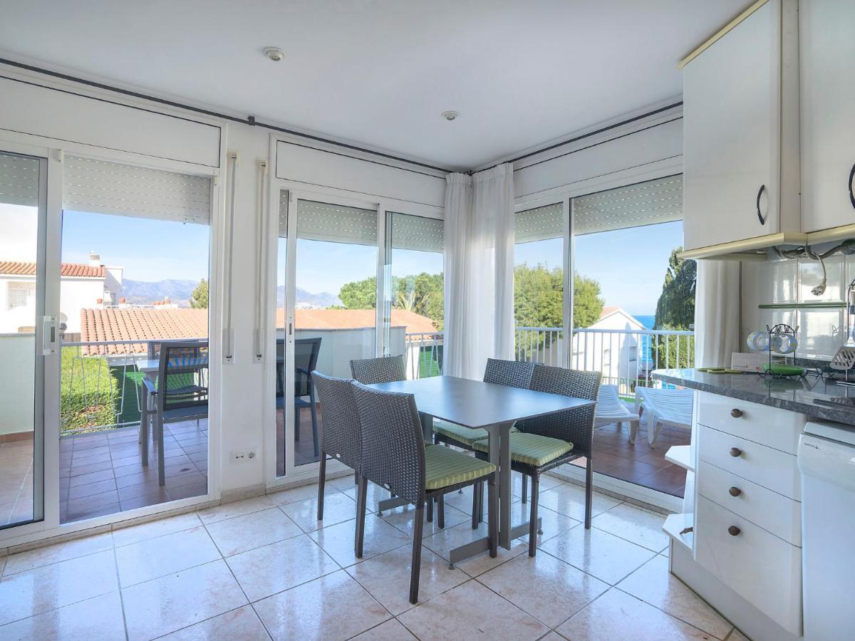 Apartment Palmiers I-11 By Interhome Llança Exteriér fotografie